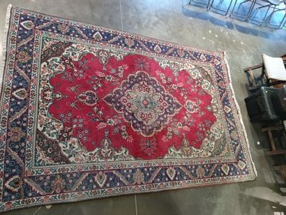 Grand tapis en laine nouée main à décor de...