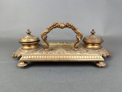 Encrier de bureau en bronze doré à deux godets...