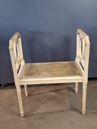 Tabouret en bois laqué gris, à chevets ajourés...