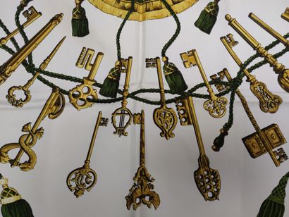 HERMES Paris
Carré de soie modèle 