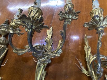 Paire d'appliques en bronze doré à décor...