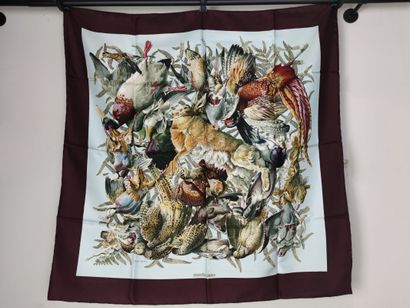 HERMES Paris
Carré de soie modèle 