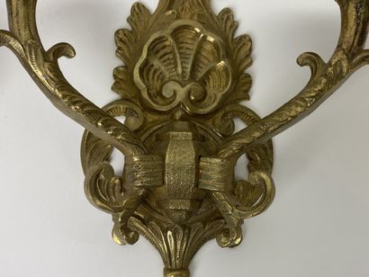 Paire d'appliques à deux bras de lumière...