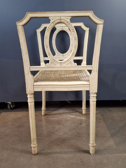 Tabouret en bois laqué gris, à chevets ajourés...