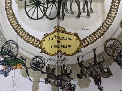 HERMES Paris
Carré de soie modèle 