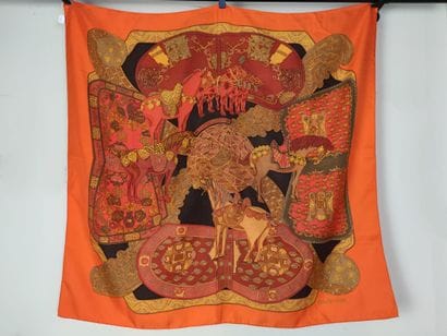 HERMES Paris
Carré de soie modèle 