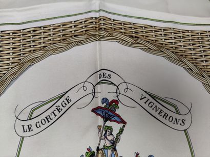 HERMES Paris
Carré de soie modèle 