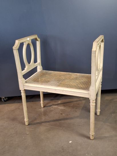 Tabouret en bois laqué gris, à chevets ajourés...