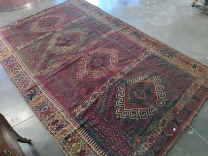 Important tapis Kilim en laine à décor de...