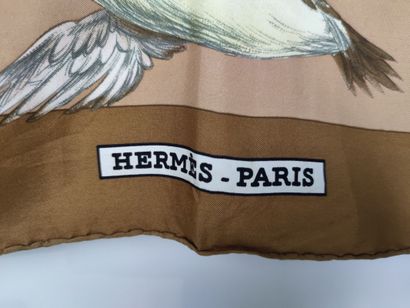 HERMES Paris
Carré de soie modèle 
