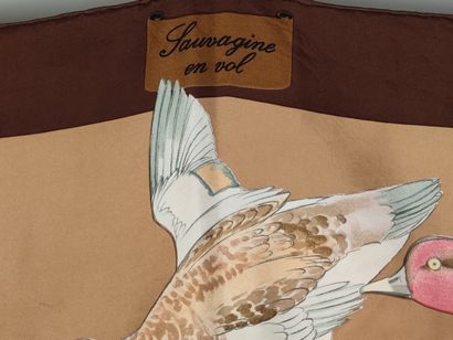 HERMES Paris
Carré de soie modèle 