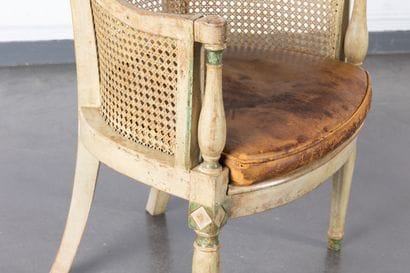 Fauteuil de bureau en bois laqué vert pâle...