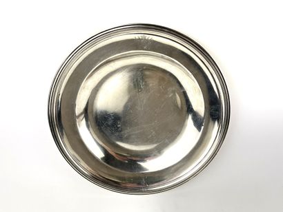 ASSIETTE en métal argenté. CHRISTOFLE, 1844-1860....