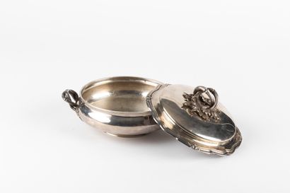LEGUMIER en argent (950). PARIS, Charles...