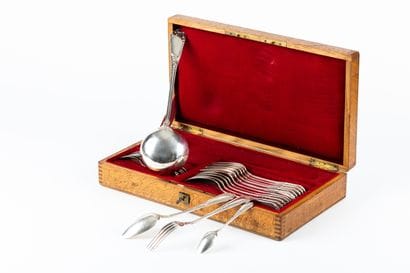 MENAGERE DE TABLE en argent (950) (19 pièces)....
