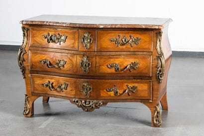 Commode en marqueterie de bois de rose et...