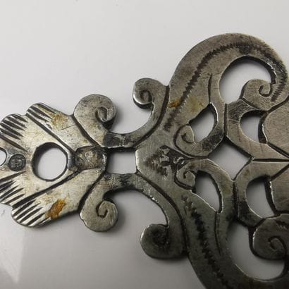 QUATRE PAIRES D'AGRAFES DE CAPE en argent...
