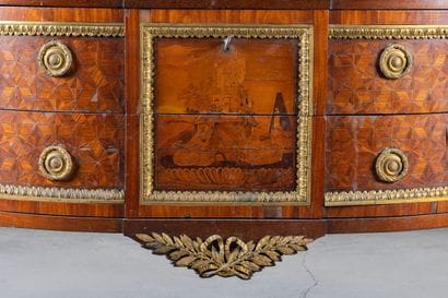 Commode demi-lune en marqueterie de bois...