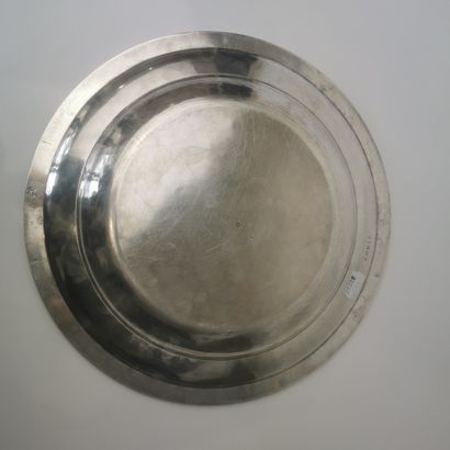 PLAT en argent (950). PARIS, orfèvre DUP?,...