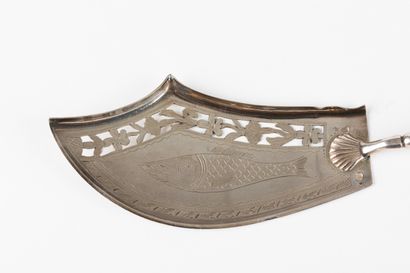 PELLE A POISSON en argent (950). PARIS, Laurent...