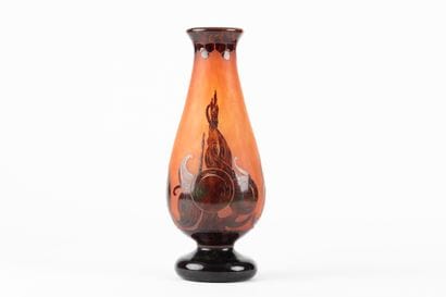 LE VERRE FRANCAIS
Grand vase en verre à décor...