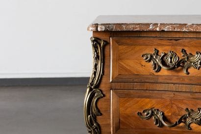 Commode en marqueterie de bois de rose et...
