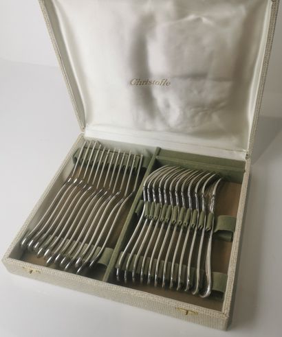 MENAGERE DE TABLE en métal argenté (132 pièces)....