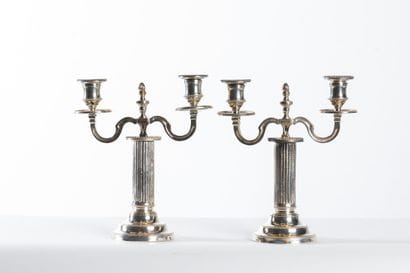 Paire de candélabres en bronze argenté. Base...