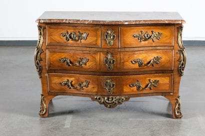 Commode en marqueterie de bois de rose et...