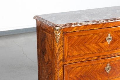 Petite et rare commode en marqueterie de...