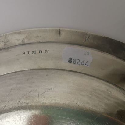 PLAT en argent (950). PARIS, orfèvre DUP?,...