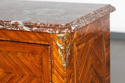 Petite et rare commode en marqueterie de...