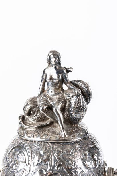 AIGUIERE en argent (800). LONDRES, Stephen...