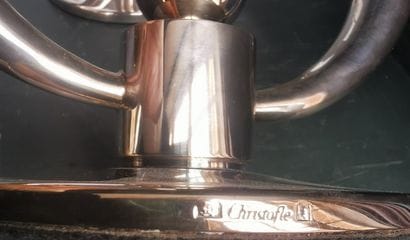 COUPE ET PAIRE DE CANDELABRES en métal argenté...