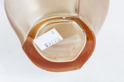 LALIQUE R. France
Vase en verre jaune orangé,...