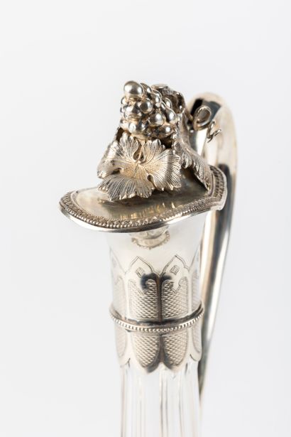 CARAFE A VIN en cristal, monture en argent...