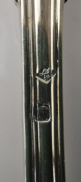SERIE DE DOUZE COUVERTS A ENTREMETS en argent...
