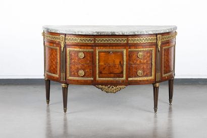 Commode demi-lune en marqueterie de bois...