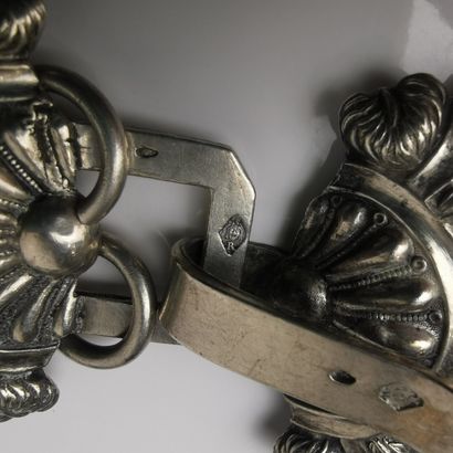 QUATRE PAIRES D'AGRAFES DE CAPE en argent...