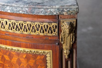 Commode demi-lune en marqueterie de bois...