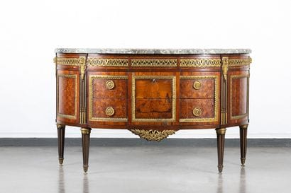 Commode demi-lune en marqueterie de bois...