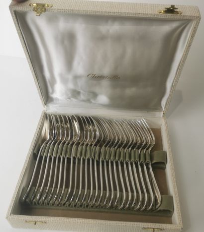 MENAGERE DE TABLE en métal argenté (132 pièces)....
