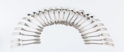 SERIE DE DOUZE COUVERTS A ENTREMETS en argent...