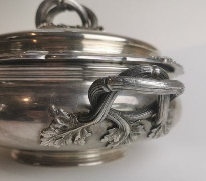 LEGUMIER en argent (950). PARIS, Charles...