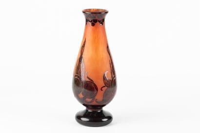 LE VERRE FRANCAIS
Grand vase en verre à décor...