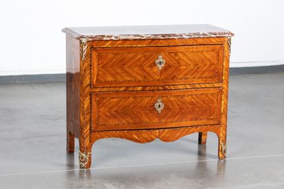 Petite et rare commode en marqueterie de...