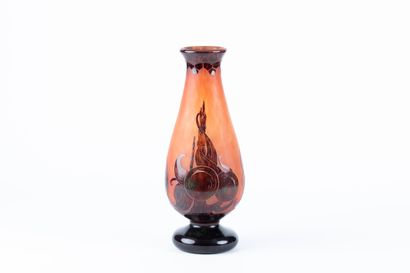 LE VERRE FRANCAIS
Grand vase en verre à décor...