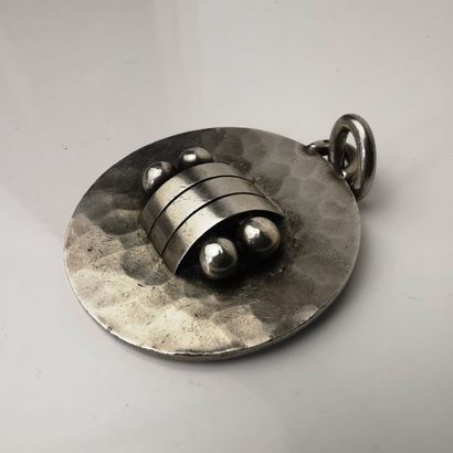 PENDENTIF en argent (800). JEAN DESPRES,...