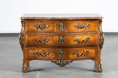 Commode en marqueterie de bois de rose et...
