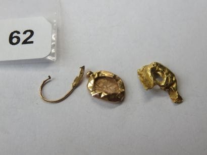 Gold debris - 1.70 g gold: of which 0.35...